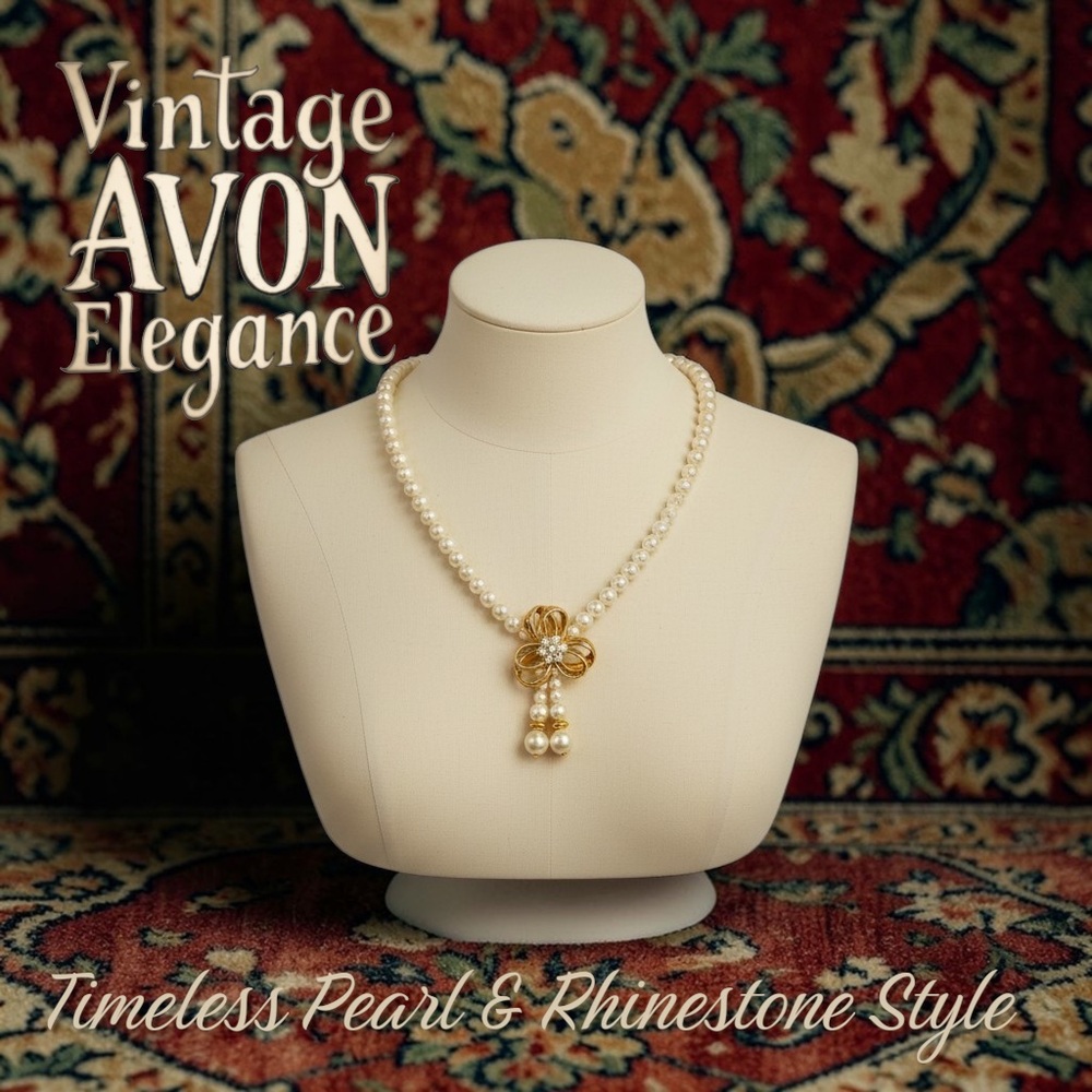 Vintage Avon Faux Pearl & Rhinestone Bow Pendant Necklace - Gold Tone | Elegant